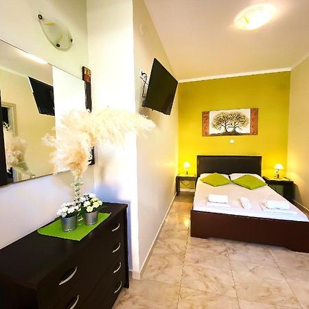 Elia Beach Modern Suites ฟิออยิตา ภายนอก รูปภาพ