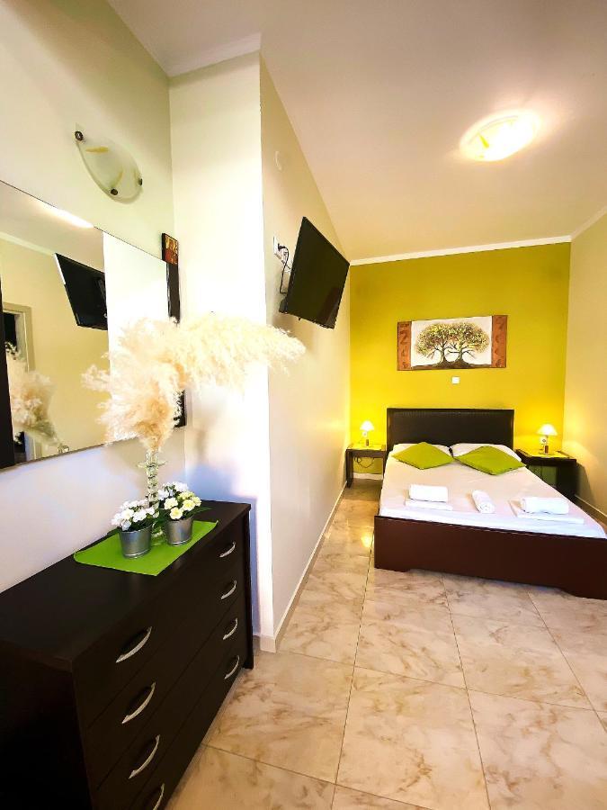 Elia Beach Modern Suites ฟิออยิตา ภายนอก รูปภาพ