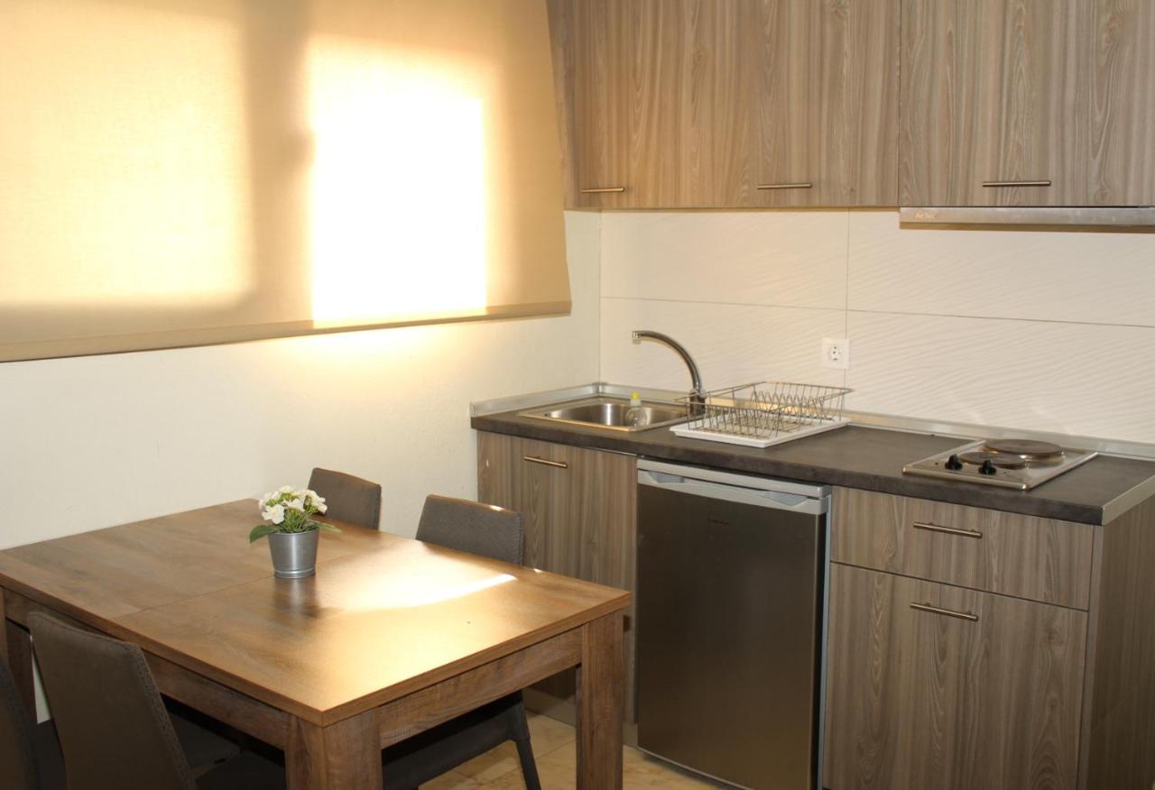 Elia Beach Modern Suites ฟิออยิตา ภายนอก รูปภาพ